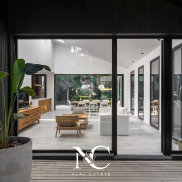 Casa en venta en Costa Esmeralda con fondo libre