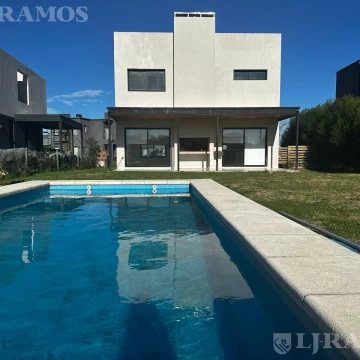Casa en Alquiler con Pileta, parque en 2 plantas con aires en Araucarias PG