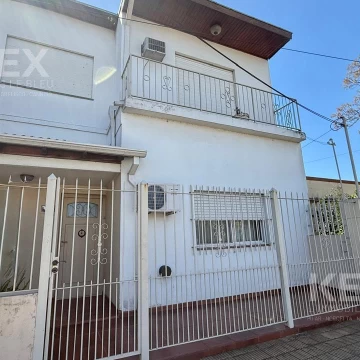 VENTA CASA 5 AMBIENTES BOULOGNE CON PATIO TERRAZA