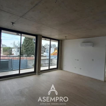 Departamento 2 Ambientes con balcón, patio y parrilla