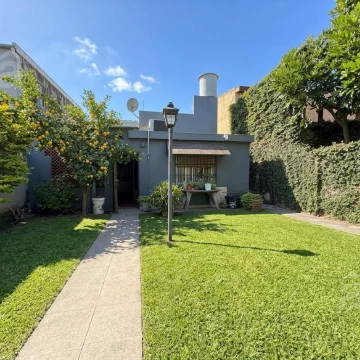 Casa en Venta en Jose León Suarez - 2 dormitorios - Lote 247 m2
