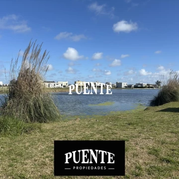 Terreno a la Laguna en Santa Clara Al sur