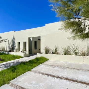 CASA EN NAUDIR EN VENTA - 5 AMBIENTES - PISCINA
