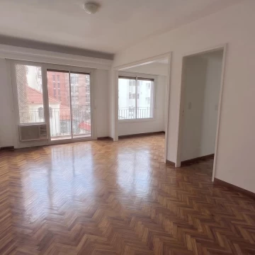 Recoleta | Buena planta, balcón corrido y vista abierta