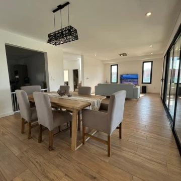 Casa en El Canton - Norte a la laguna OPORTUNIDAD ORIENTACION NORESTE