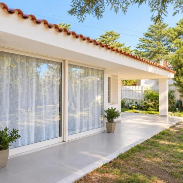 Alquiler de temporada. Casa de 3 dormitorios y servicio en Av. Francia, Pda. 9