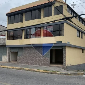 Casa Rentera en Venta 4 Unidades + 2 Locales Com.
