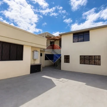 Casa Rentera en Venta - Sector Mitad del Mundo