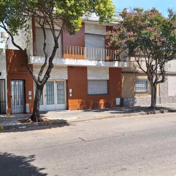 Gran Oportunidad !! Casa de dos pisos muy cerca de la cancha de Central