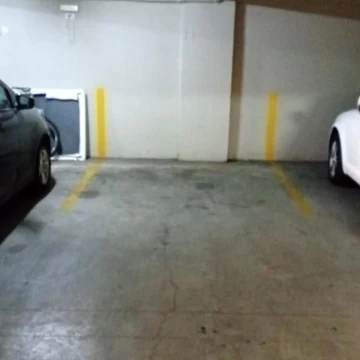 Venta -  Cochera en barrio Martin - primer piso / Ascensor