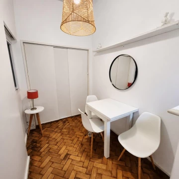 EN VENTA MONOAMBIENTE AMOBLADO EN RECOLETA