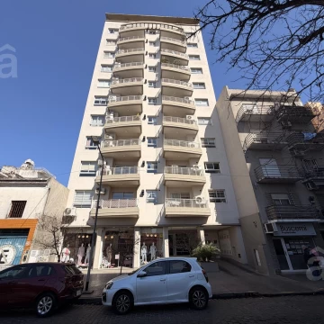 Departamento 2 amb con cochera en alquiler en Villa Ballester centro
