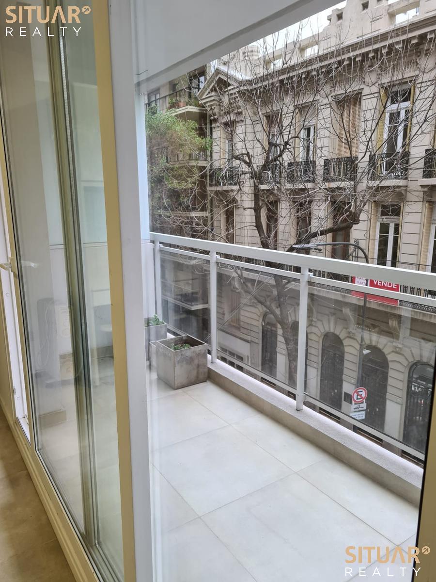 Balcòn con vista abierta