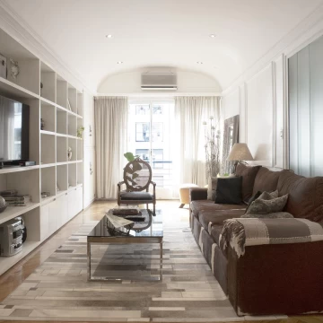 Un dormitorio, en alquiler, en Recoleta. Atípico y muy luminoso