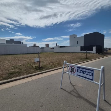Terreno en Colinas de Manantiales