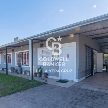 Casa de dos dormitorios con piscina a metros de la Ruta 1 - Km 12