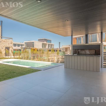 Casa a estrenar en venta en Carpinchos - Nordelta
