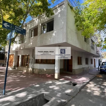 Casa más 3 departamentos en San Rafael.
