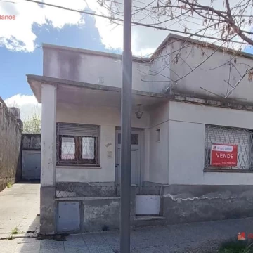 Lote con casa a refaccionar en Bartolomé Mitre, Luján — Apto desarrollo, inversión o vivienda propia