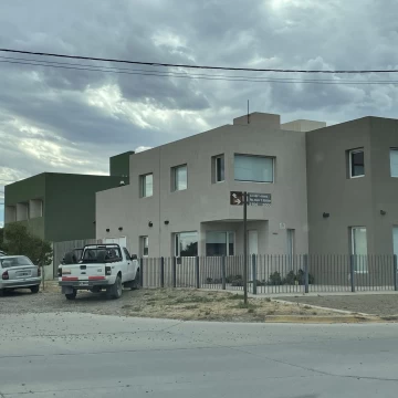 Retasada! Gran oportunidad de inversión! Casa y dos deptos.