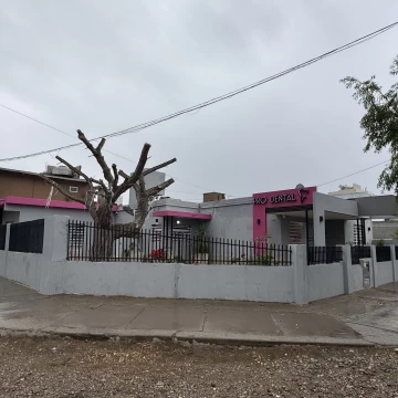 VENTA ESQUINA CENTRICA,  CASA 3 AMB + DEPTO 2 AMB,  EN EL CORAZON DE CALETA OLIVIA