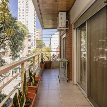 Venta excluisvo piso 4 ambientes al frente con cochera, Belgrano, CABA