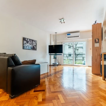 VENTA 3 AMBIENTES AL FRENTE CON BALCON, RECOLETA