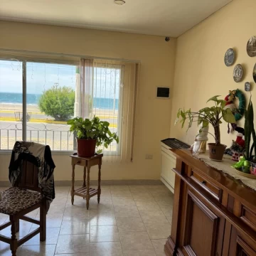 VENTA CASA 4 AMBIENTES + DEPTO, CALETA OLIVIA