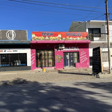 VENTA DE LOCAL CÉNTRICO, CALETA OLIVIA, ESTRUCTURA PARA 1º P