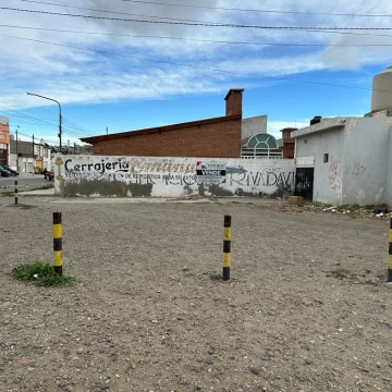 RETASADO! EXCELENTE ESQUINA CÉNTRICA C/ PROYECTO 5 PISOS
