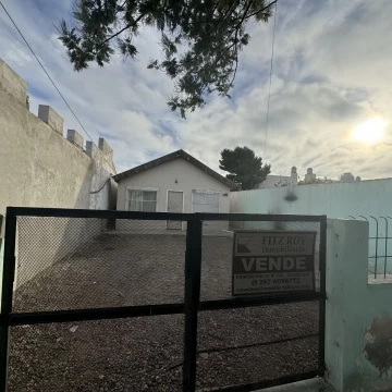 RETASADO! VENTA de casa 3 ambientes céntrica, Caleta Olivia