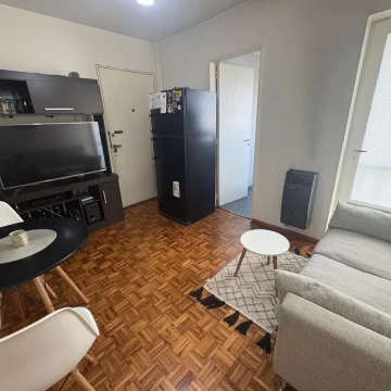 VENTA 2 ambientes , piso alto, en BALVANERA, CABA