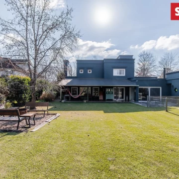 SOLDATI, en exclusiva, vende en Ayres de Pilar casa muy solida. Excelente lote, piscina