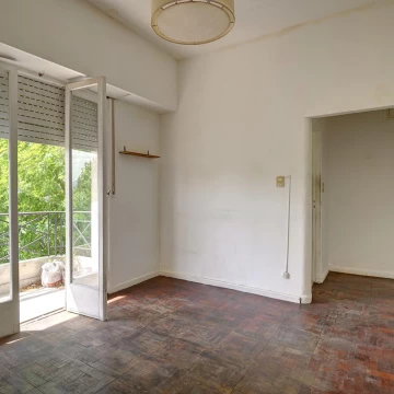 VENTA DEPTO  2 AMBIENTES - AL FRENTE - CON BALCON - LA BOCA  