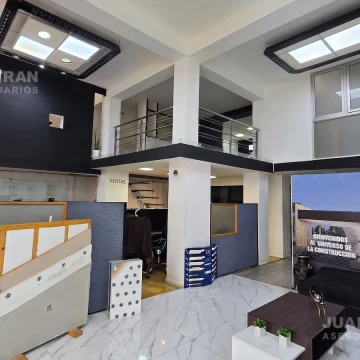 Oficina de 3 pisos con terraza y quincho en VENTA