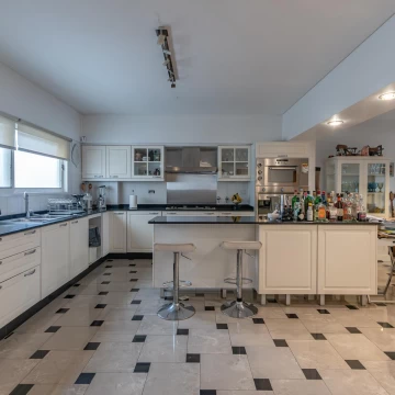 Departamento de 3 dormitorios y 2 cocheras en Caballito