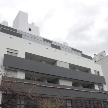 ALQUILER – Departamento de 1 dormitorio con balcón y piscina en Barrio General Paz