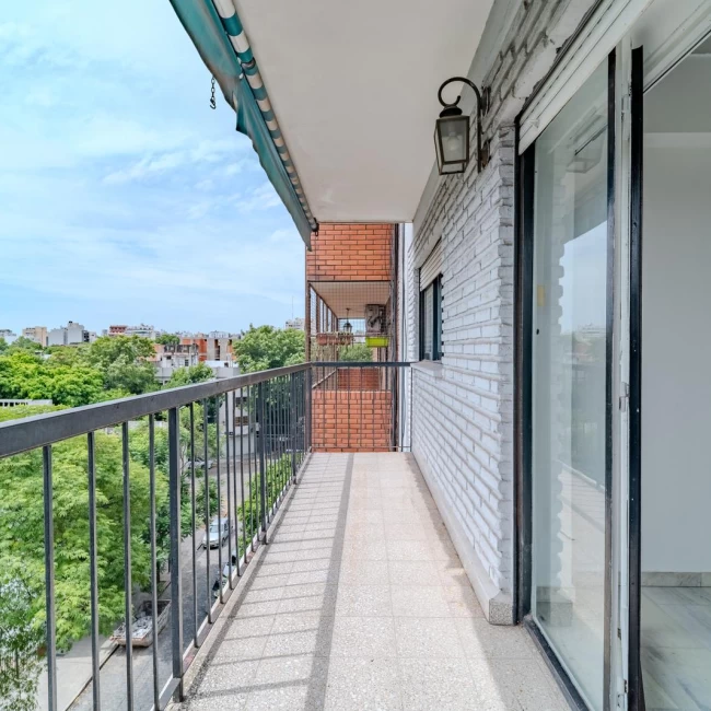 Venta Depto. 3 amb. Balcón corrido   Dependencia con baño - Baulera -Espacio Guardacoches -Caballito