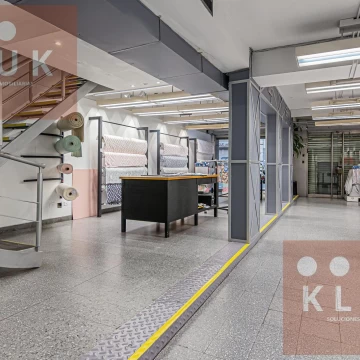 Local Comercial con oficinas y depósito