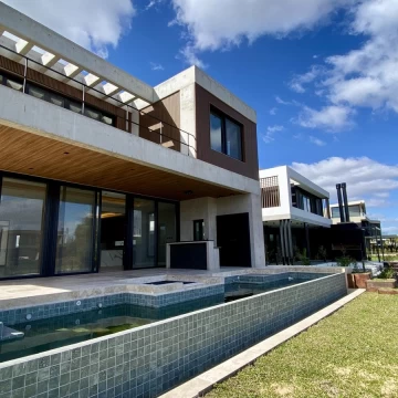 CASA EN EL YACHT NORDELTA EN VENTA - 460 M2 - A ESTRENAR