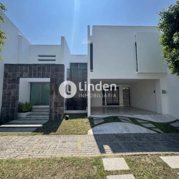 CASA EN VENTA EN ISLA 1, ZONA LOMAS DE ANGELÓPOLIS, PUEBLA.