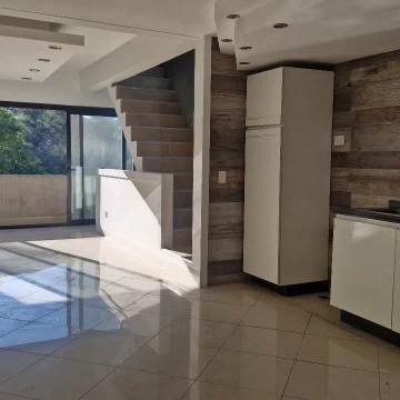 HERMOSO DUPLEX CON AMPLIA TERRAZA ESTADO "A ESTRENAR" - DOS COCHERAS en  Pilar