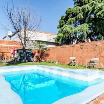 Venta Permuta casa pileta  jardín apto crédito Ituzaingo Castelar
