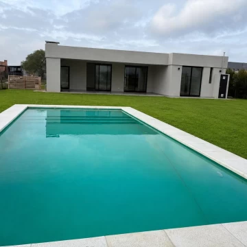 Venta casa 5 ambientes con pileta - San Sebastián - Área 6