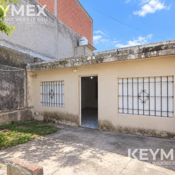 VENTA CASA EN VILLA CELINA DE 3 AMB CON PATIOS Y COCHERA