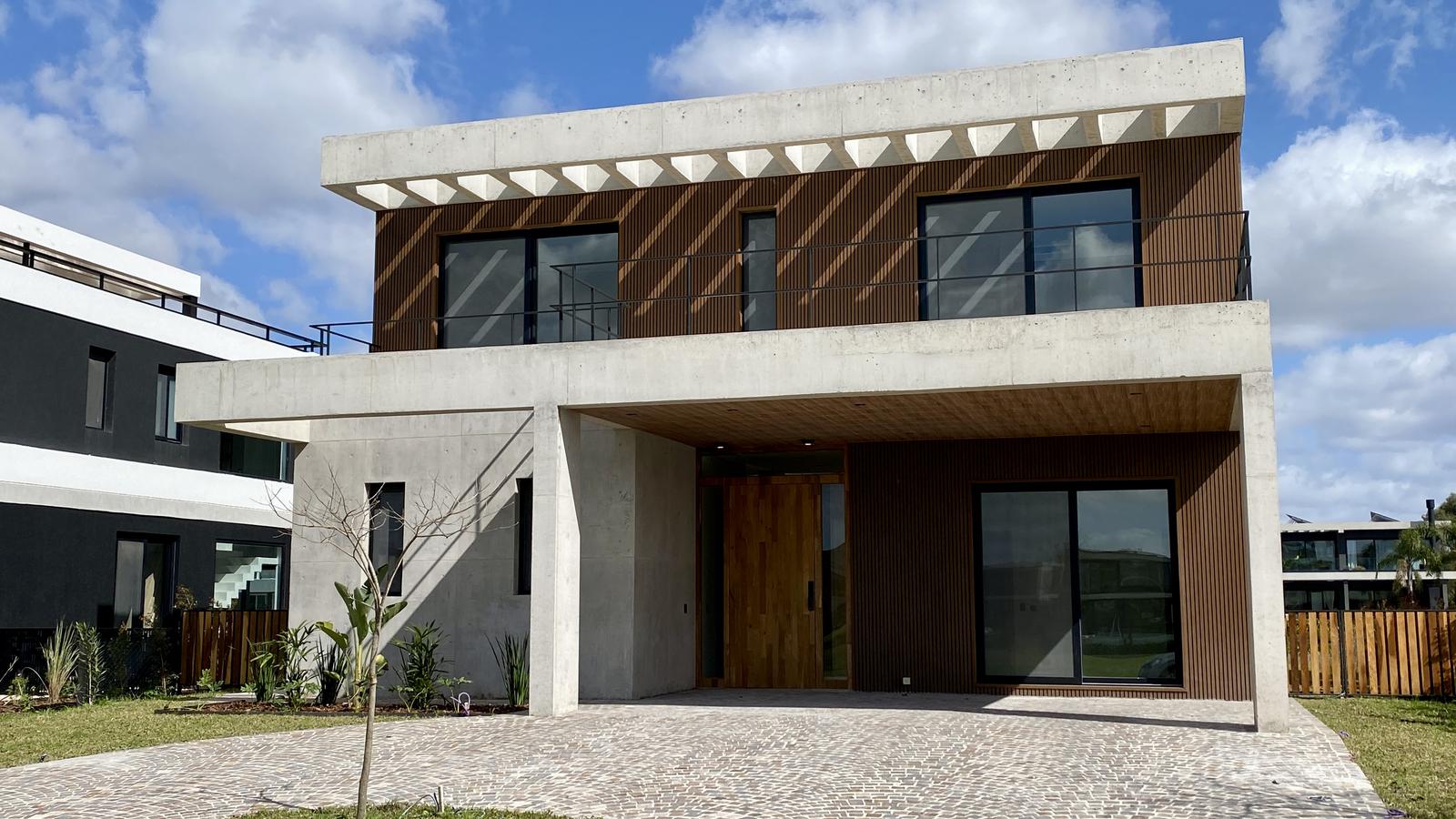 CASA EN EL YACHT NORDELTA EN VENTA - 460 M2 - A ESTRENAR - 2