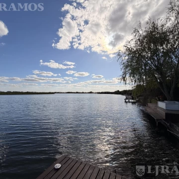 Casa al agua 4 dormitorios Noroeste spa