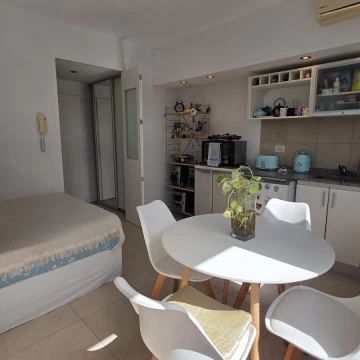 Monoambiente luminoso con amenities y expensas bajas