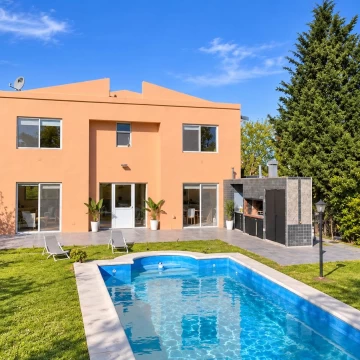 Casa 4 habitaciones jardin y pileta en alquiler anual 