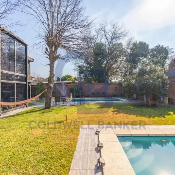 VENTA CASA 5 AMB DISEÑO UNICO EN CANNING 2 PISCINAS HIDROMASAJE GALERIA PARRILLA JARDIN FINANCIA